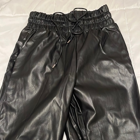 DO + BE Leather joggers with pockets - Picture 1 of 6